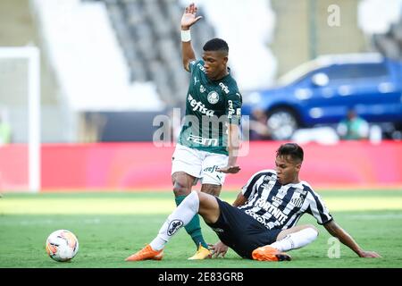Stadio Maracana, Rio de Janeiro, Brasile. 30 gennaio 2021. Libertadores Cup, finale, Palmeiras contro Santos; Danilo di Palmeiras e Kaio Jorge di Santos Credit: Action Plus Sports/Alamy Live News Foto Stock