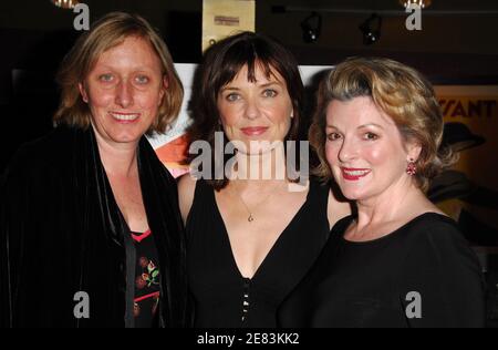 (L-R) il produttore Rosemary blight, il regista Cherie Nowlan e l'attrice Brenda Blethyn partecipano alla prima di "Introducing the Dwigts" tenutasi a Clearview Chelsea West giovedì 28 giugno 2007 a New York City, USA. Foto di Gregorio Binuya/ABACAUSA.COM (nella foto: Rosmarino, Cherie Nowlan, Brenda Blethyn) Foto Stock