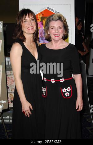 Il regista Cherie Nowlan (L) e l'attrice Brenda Blethyn partecipano alla prima di 'Introducing the Dwigts' tenutasi a Clearview Chelsea West giovedì 28 giugno 2007 a New York City, USA. Foto di Gregorio Binuya/ABACAUSA.COM (nella foto: Cherie Nowlan, Brenda Blethyn) Foto Stock