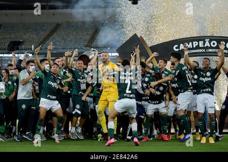 Stadio Maracana, Rio de Janeiro, Brasile. 30 gennaio 2021. Libertadores Cup, finale, Palmeiras contro Santos; i giocatori di Palmeiras festeggiano dopo la partita Credit: Action Plus Sports/Alamy Live News Foto Stock
