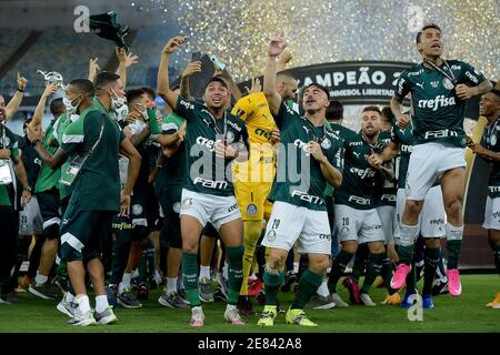 Stadio Maracana, Rio de Janeiro, Brasile. 30 gennaio 2021. Libertadores Cup, finale, Palmeiras contro Santos; i giocatori di Palmeiras festeggiano dopo la partita Credit: Action Plus Sports/Alamy Live News Foto Stock