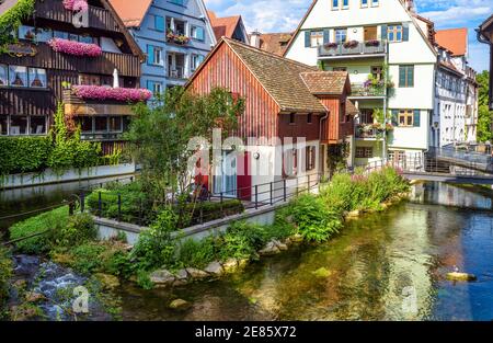 Ulm città, Germania. Bella vista di belle vecchie case e canali nello storico quartiere dei pescatori`s. Questo luogo è famosa attrazione turistica di Ulm. SCE Foto Stock