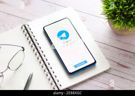 Assam, india - 27 agosto 2020 : il logo del telegramma sull'immagine di scorta dello schermo del telefono. Foto Stock
