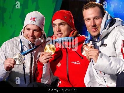 Gold medallist Carlo Janka (C) of Switzerland poses with silver medallist Kjetil Jansrud (L) and bronze medallist Aksel Lund Svindal of Norway during the medal ceremony for the men's Alpine skiing giant slalom competition at the Vancouver 2010 Winter Olympics, in Whistler, British Columbia, February 23, 2010. REUTERS/Ruben Sprich (CANADA)