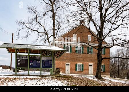 Mt. Pleasant, Ohio/USA-7 marzo 2019: La Quaker Meeting House a tre piani, costruita nel 1814, è un monumento storico nazionale. I Quakers fecero il Monte Pleas Foto Stock