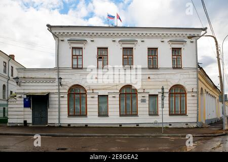 Vista dell'edificio del Kostroma Regional Duma sulla strada Sovetskaya piazza, casa 2 nella città di Kostroma Foto Stock