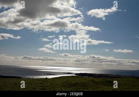 Baia di Wigtown e una vista distante dell'isola di Uomo visto da Knockbrex vicino a Gatehouse della flotta Dumfries e. Galloway Scozia Foto Stock