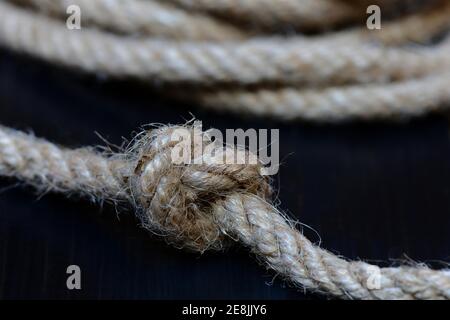 Nodi in corda di iuta, intrecciati, annodati Foto Stock