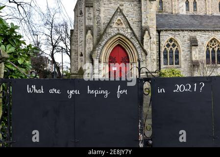 St Anne's Church, Londra, Regno Unito. 31 gennaio 2021. Covid 19 Pandemico, vita in blocco 3. Cosa sperate nel 2021? Credit: Matthew Chpicle/Alamy Live News Foto Stock