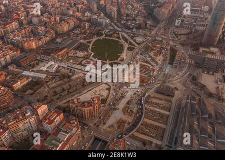 Foto in drone aereo del parco Gran clariana nel centro di Barcellona di mattina presto Foto Stock