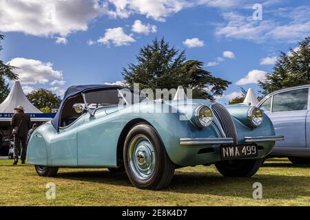 1950 Jaguar XK120 Drophead Coupé in mostra al Concours d’Elégance si è tenuta a Blenheim Palace il 26 settembre 2020 Foto Stock