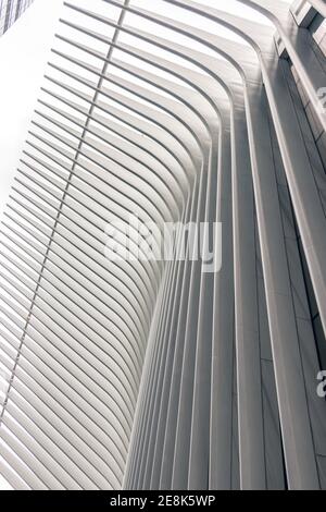 Interno astratto che mostra le pinne nel tetto dello shopping di Oculus Centro a Ground Zero Manhattan New York Foto Stock