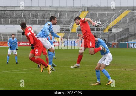 Muenchen GRUENWALDER STADION. 31 gennaio 2021. Da sinistra: CAN COSKUN (FSV Zwickau), Stefan LEX (TSV Monaco 1860), Jozo STANIC (FSV Zwickau), Philipp STEINHART (TSV Monaco 1860), azione, duelli, scena penalty area. Calcio 3° campionato, Liga3, TSV Monaco 1860 - FSV Zwickau, il 31 gennaio 2021 a Muenchen GRUENWALDER STADION. LE NORMATIVE DFL VIETANO L'USO DI FOTOGRAFIE COME SEQUENZE DI IMMAGINI E/O QUASI-VIDEO. | utilizzo in tutto il mondo credito: dpa/Alamy Live News Foto Stock