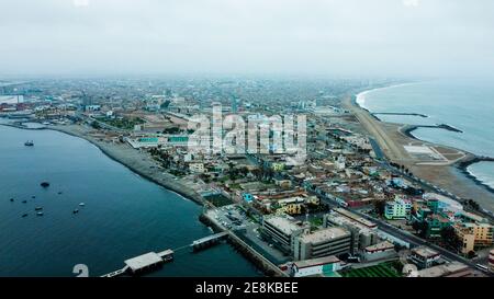 Vista aerea del quartiere di la Punta situato in Callo a Lima - Perù Foto Stock