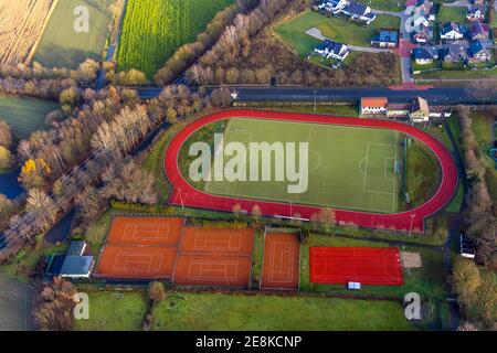 Vista aerea del campo sportivo tu Sythen con campi da tennis In Brinkweg con piscina esterna Sythen in Mooskamp in Il distretto di Sythen in Haltern Foto Stock