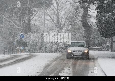 vehicles travelling after heavy snowfall Foto Stock