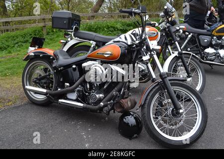 Harley Davidson Motorbike - manubrio alto - casco - Oliver's Mount - Scarborough - Regno Unito Foto Stock