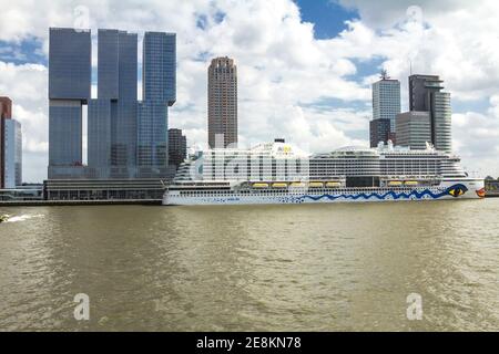 ROTTERDAM, PAESI BASSI : De Rotterdam è un edificio sul Wilhelminapier di Rotterdam progettato dall'architetto REM Koolhaas. Foto Stock