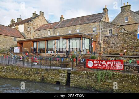 Esterno del Fife Folk Museum di Ceres, Fife, Scozia, Regno Unito Foto Stock