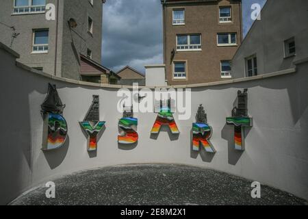 Dysart, un piccolo villaggio costiero, è facilmente esplorabile dal sentiero costiero di Fife che attraversa l'insediamento. Foto Stock