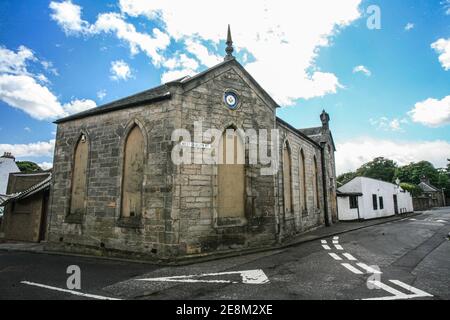 Dysart, un piccolo villaggio costiero, è facilmente esplorabile dal sentiero costiero di Fife che attraversa l'insediamento. Foto Stock