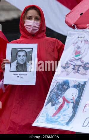 Roma, 31 gennaio 2021. Oggi i cittadini bielorussi e i membri dell'Associazione del popolo bielorusso in Italia "Supolka" hanno tenuto una manifestazione in Piazza dell'Esquilino a sostegno e solidarietà con i manifestanti in Bielorussia, per i 220 attivisti detenuti in carcere e contro la repressione del regime del presidente Alexander Lukashenko. Credit: LSF Photo/Alamy Live News Foto Stock