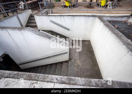 ingresso tramite scale in un parcheggio sotterraneo Foto Stock