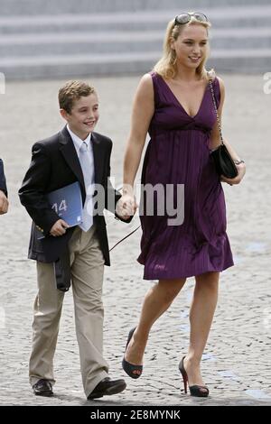 Louis, figlio del presidente Nicolas Sarkozy, e Jeanne-Marie Martin, figlia di Cecilia Sarkozy, partecipano a un pranzo ufficiale tenuto presso l'Hotel Marigny a Parigi, in Francia, il 14 luglio 2007. Nicolas Sarkozy presiede per la prima volta le feste nazionali della Bastiglia. Foto di ABACAPRESS.COM Foto Stock