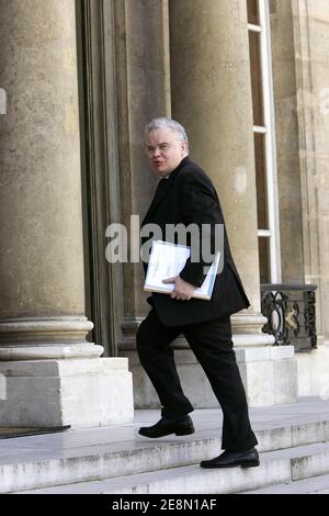 Patrick Gerard, Ministro della Giustizia Rachida dati, arriva a partecipare alla prima riunione della nuova commissione per le riforme il 18 luglio 2007, presso il Palazzo Elysee di Parigi, Francia. La commissione riformatrice di Sarkozy vuole modernizzare le istituzioni politiche francesi. Foto di Mousse/ABACAPRESS.COM Foto Stock