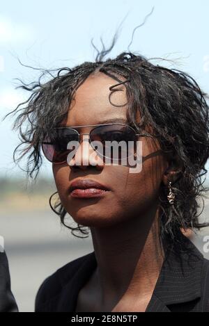 Rama Yade, responsabile francese degli affari esteri e dei diritti umani, partecipa alla cerimonia ufficiale di benvenuto all'aeroporto di Libreville, Gabon, il 27 luglio 2007. Foto di Christophe Guibbaud/ABACAPRESS.COM Foto Stock