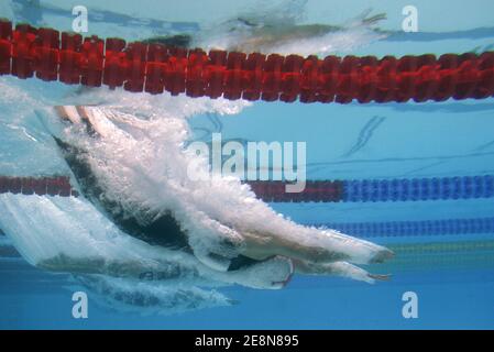 Illustrazione della partenza durante il Swimming Open EDF presso il Lagardere club, a Parigi, Francia, il 2 agosto 2007. Foto Gouhier-Kempinaire/Cameleon/ABACAPRESS.COM Foto Stock