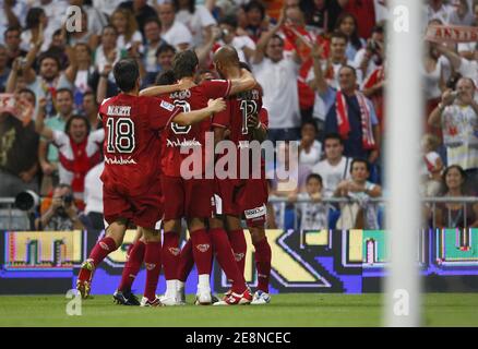 I giocatori del FC Sevilla festeggiano durante il torneo della Super Cup spagnola, Real Madrid vs FC Sevilla allo stadio Santiago Bernabeu di Madrid, Spagna, il 19 agosto 2007. Il FC Siviglia ha vinto 5-3. Foto di Christian Liegi/ABACAPRESS.COM Foto Stock