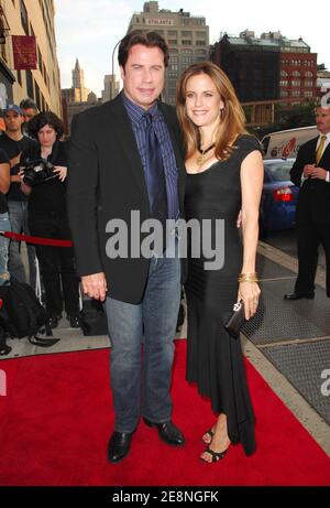 Gli attori di marito e moglie John Travolta e Kelly Preston partecipano alla prima della condanna a morte di Twentieth Century Fox al Tribeca Cinemas il 28 agosto 2007 a New York City, NY, USA. Foto di Gregorio Binuya/ABACAPRESS.COM Foto Stock