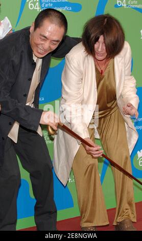 I membri della giuria Zhang Yimou e Catherine Breillat posano per le foto durante la Fotografia della Giuria del 64° Festival annuale del Cinema di Venezia, a Venezia, il 29 agosto 2007. Foto di Nicolas Khayat/ABACAPRESS.COM Foto Stock