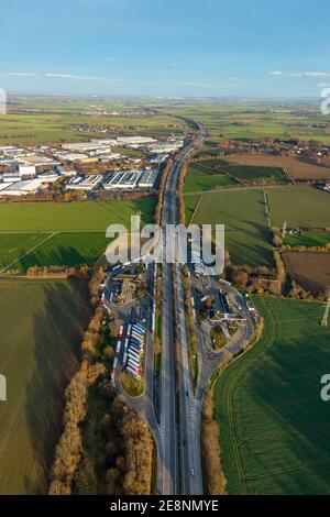 Fotografia aerea, autostrada A44, zona di riposo Soester Börde, zona industriale Soest Süd-Ost, Müllingsen, Soest, Soester Börde, Nord Reno-Westfalia, G. Foto Stock