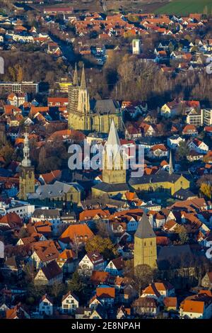 Vista aerea, vista del centro città, città vecchia, Chiesa luterana di Santa Maria zur Wiese, San Petri Alde Kerke, Cattedrale di San Patrokli, Chiesa di San Paolo, Santa Albe Foto Stock