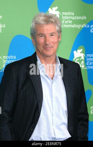 Il membro del cast Richard Gere si pone per le foto durante la fotocellula per il 'Caccia Party' al 64° Festival del Cinema di Venezia, a Venezia, Italia, il 3 settembre 2007. Foto di Nicolas Khayat/ABACAPRESS.COM Foto Stock