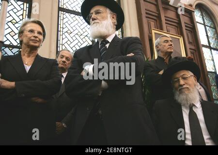 Il ministro degli interni francese, Michele Alliot-Marie, con il rabbino di Parigi, David Messas e capo rabbino di Francia, Joseph Sitruk partecipa a Rosh Hashana, la celebrazione ebraica del nuovo anno a Parigi, in Francia, il 4 settembre 2007. Foto di Thibault Camus/ABACAPRESS.COM Foto Stock