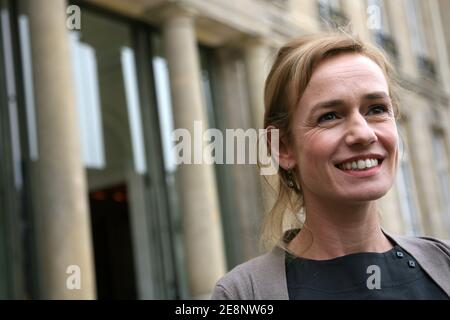 L'attrice francese Sandrine Bonnaire arriva al Palazzo Elysee a Parigi, in Francia, il 5 settembre 2007, per incontrare il presidente Nicolas Sarkozy. Foto di Mehdi Taamallah/ABACAPRESS.CO Foto Stock