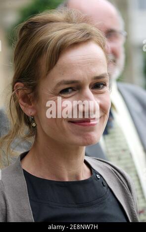 L'attrice francese Sandrine Bonnaire arriva al Palazzo Elysee a Parigi, in Francia, il 5 settembre 2007, per incontrare il presidente Nicolas Sarkozy. Foto di Mehdi Taamallah/ABACAPRESS.CO Foto Stock