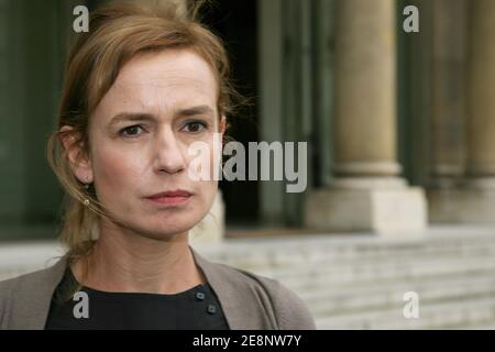 L'attrice francese Sandrine Bonnaire arriva al Palazzo Elysee a Parigi, in Francia, il 5 settembre 2007, per incontrare il presidente Nicolas Sarkozy. Foto di Mehdi Taamallah/ABACAPRESS.CO Foto Stock