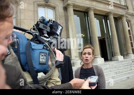 L'attrice francese Sandrine Bonnaire arriva al Palazzo Elysee a Parigi, in Francia, il 5 settembre 2007, per incontrare il presidente Nicolas Sarkozy. Foto di Mehdi Taamallah/ABACAPRESS.CO Foto Stock