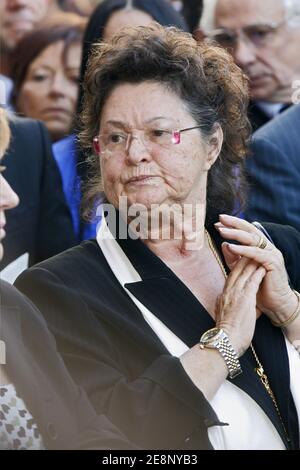La sorella Gabriella del tenore italiano Luciano Pavarotti arriva ai funerali del tenore Luciano Pavarotti' nella cattedrale del XII secolo Duomo di Modena a Modena, Italia, l'8 settembre 2007. Decine di migliaia di lutto, tra cui molti dei mondi della politica e dello spettacolo, si sono riuniti nella cittadina di Modena per salutare definitivamente il venerato tenore. Foto di Marco Piovanotto/ABACAPRESS.COM Foto Stock