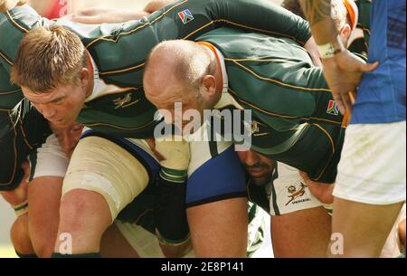 John Smit e OS Du Randt del Sud Africa sulla mischia durante la partita della Coppa del mondo di rugby IRB Pool A - Sud Africa contro Samoa al Parc des Princes, a Parigi, Francia, il 9 settembre 2007. Il Sudafrica ha vinto 59-7. Foto piscina Rugby 2007/Cameleon/ABACAPRESS.COM Foto Stock