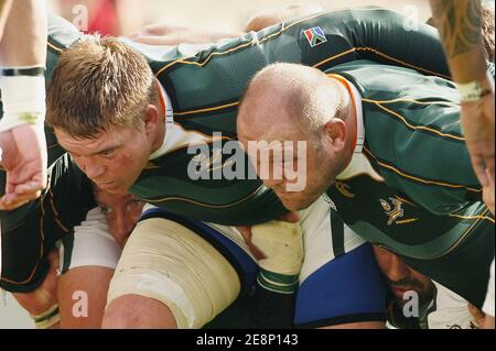 John Smit e OS Du Randt del Sud Africa sulla mischia durante la partita della Coppa del mondo di rugby IRB Pool A - Sud Africa contro Samoa al Parc des Princes, a Parigi, Francia, il 9 settembre 2007. Il Sudafrica ha vinto 59-7. Foto piscina Rugby 2007/Cameleon/ABACAPRESS.COM Foto Stock