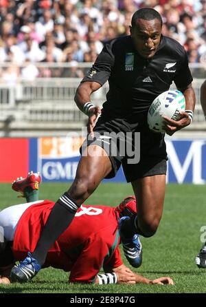 Joe Rokocoko della Nuova Zelanda durante la Coppa del mondo di rugby IRB 2007, Pool C, Nuova Zelanda vs Portogallo allo Stade Gerland di Lione, Francia, il 15 settembre 2007. Foto di Mehdi Taamallah/Cameleon/ABACAPRESS.COM Foto Stock