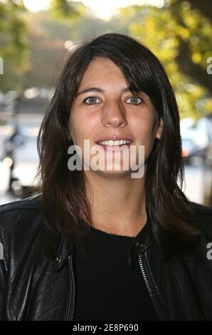 La presentatrice televisiva Estelle Denis partecipa alla conferenza stampa annuale del canale di Parigi Premiere che si tiene al Mini Palais di Parigi, Francia, il 18 settembre 2007. Foto di Denis Guignebourg/ABACAPRESS.COM Foto Stock