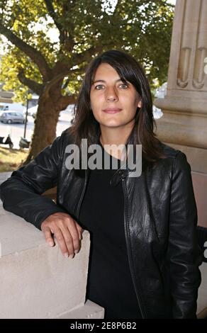 La presentatrice televisiva Estelle Denis partecipa alla conferenza stampa annuale del canale di Parigi Premiere che si tiene al Mini Palais di Parigi, Francia, il 18 settembre 2007. Foto di Denis Guignebourg/ABACAPRESS.COM Foto Stock