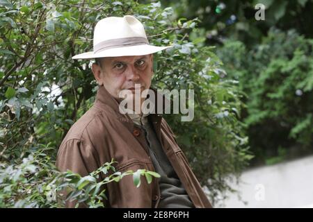 ESCLUSIVO - autore russo, diventato francese nel 1995, Vladimir Fedorovski pone a Parigi, in Francia, il 19 settembre 2007, per la promozione del suo ultimo libro le Fantome de Staline (il fantasma di Stalin). Foto di Mousse/ABACAPRESS/COM Foto Stock