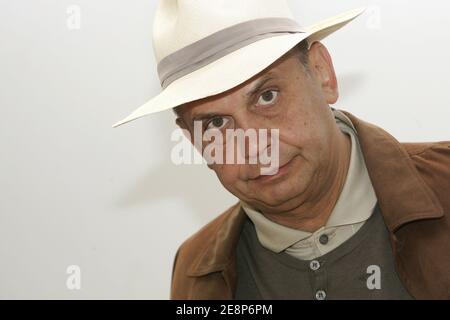 ESCLUSIVO - autore russo, diventato francese nel 1995, Vladimir Fedorovski pone a Parigi, in Francia, il 19 settembre 2007, per la promozione del suo ultimo libro le Fantome de Staline (il fantasma di Stalin). Foto di Mousse/ABACAPRESS/COM Foto Stock